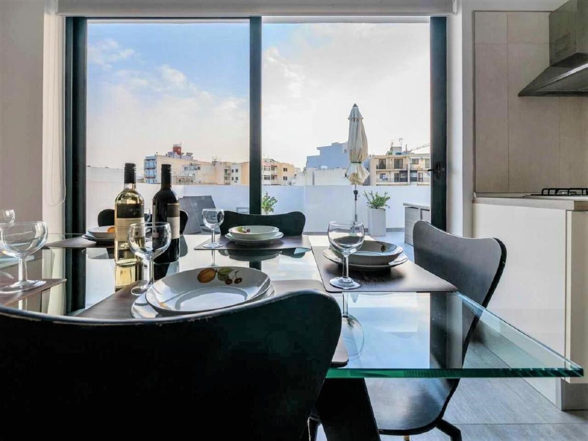 Stunning Penthouse Roof Terrace & Communal Swimming Pool セント・ポールズ・ベイ エクステリア 写真
